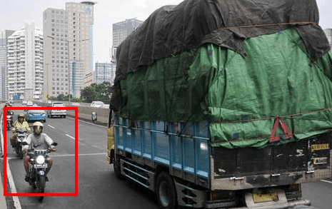 Wrong-Way Movement Detection & Alert